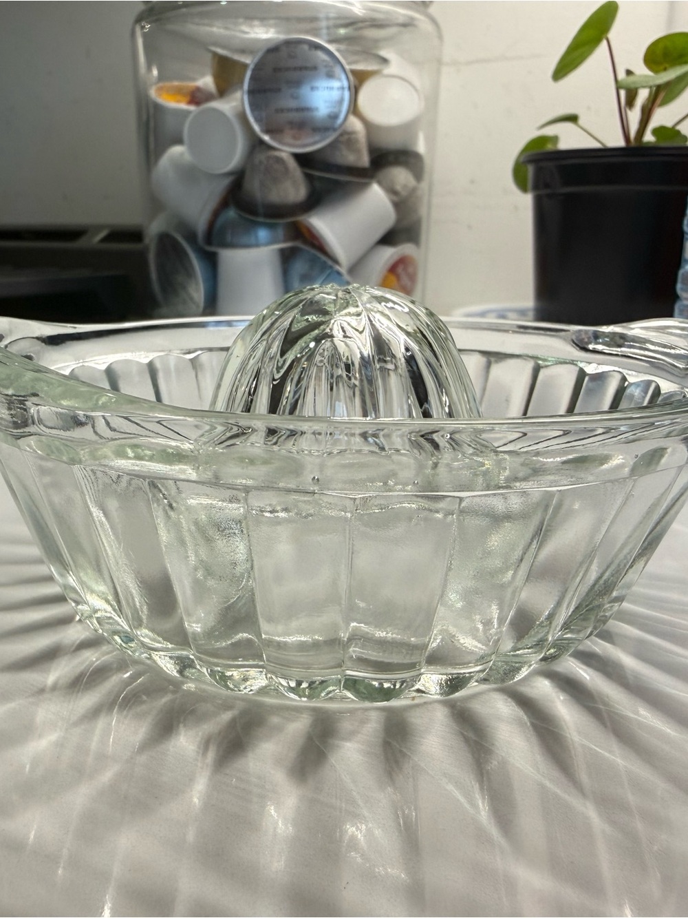 Clear Glass Citrus Juicer Bowl - Classic Manual Juicer
